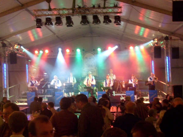 Bigband spielt auf Musikfest